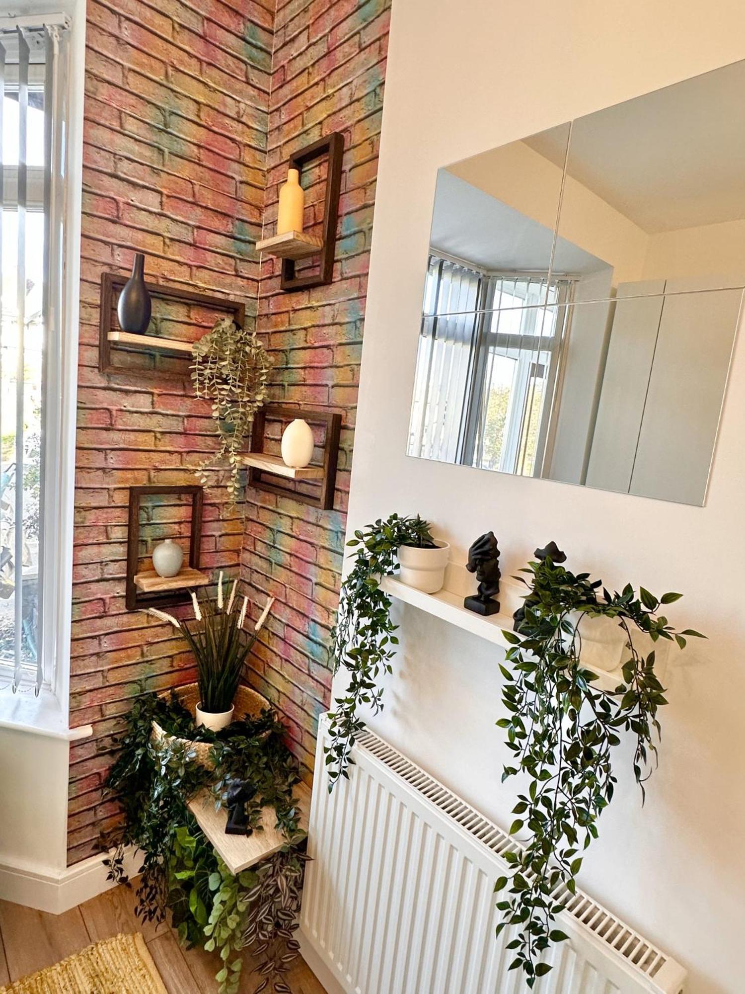 R1 - Newly Renovated Private With Its Own Kitchenette In Shared House By Qe Hospital