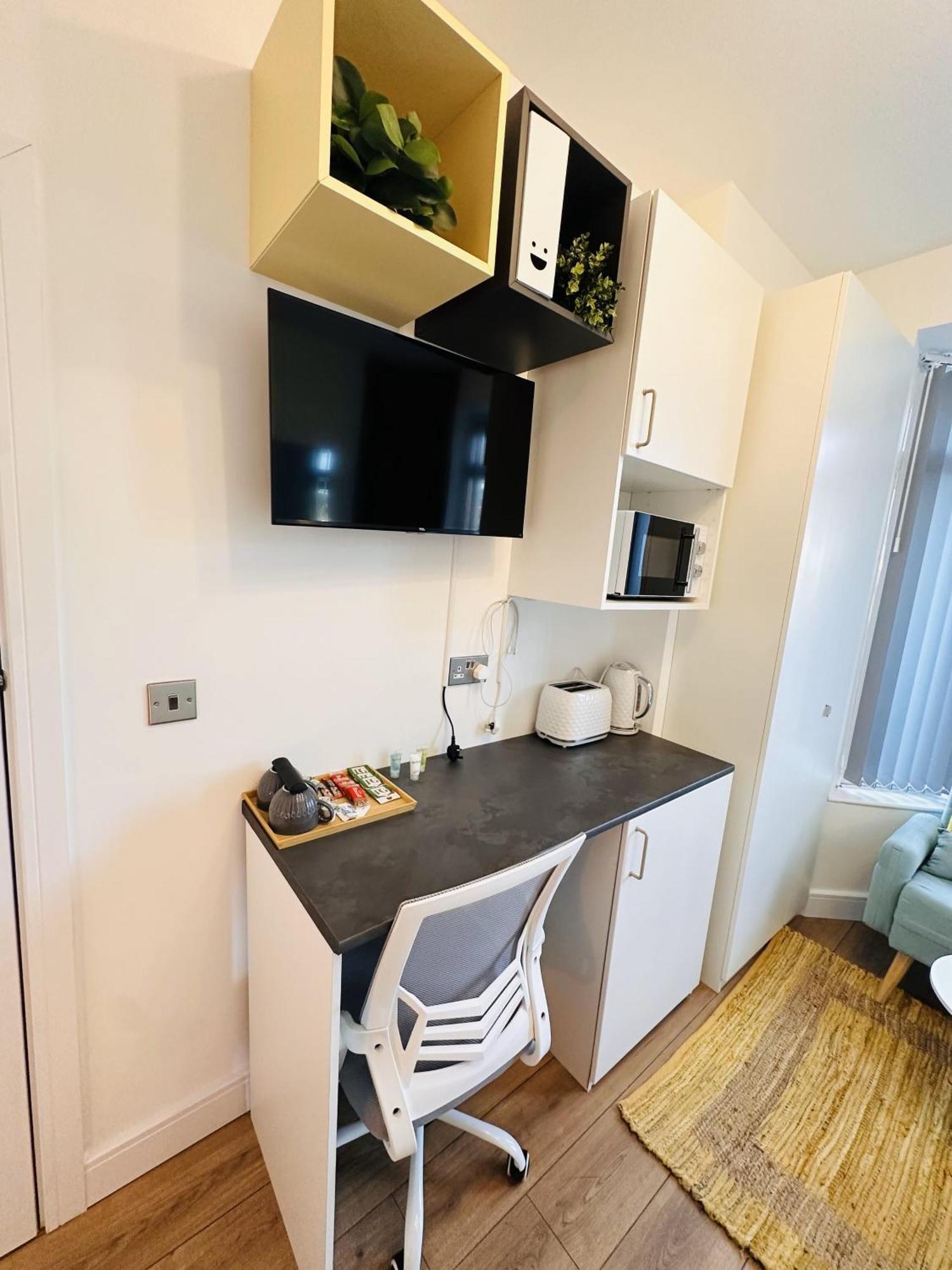 R1 - Newly Renovated Private With Its Own Kitchenette In Shared House By Qe Hospital Guest house Birmingham